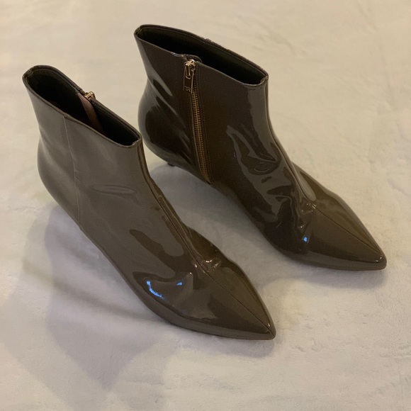 Taryn Rose Fig (Sage Green) Patent Leather Booties, Size 11! - Picture 2 of 8